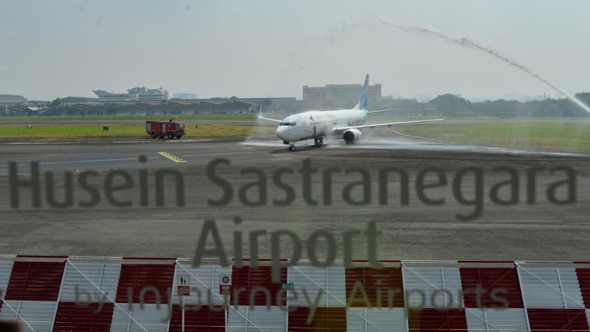 Bandara Husein Sastranegara Tutup Sementara Imbas Erupsi Anak Krakatau
