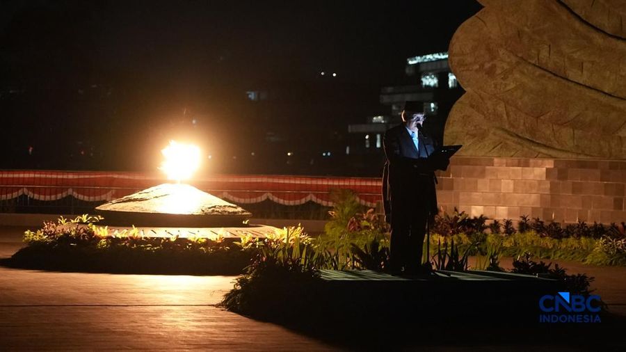 Dalam rangka memperingati Hari Ulang Tahun ke-80 Kemerdekaan Republik Indonesia, Kepala Otorita Ibu Kota Nusantara (IKN), Basuki Hadimuljono, memimpin Apel Kehormatan dan Renungan Suci di Taman Kusuma Bangsa, Kawasan Inti Pusat Pemerintahan (KIPP) IKN, Penajam Paser, Kalimantan Timur, Sabtu (16/08/2026) malam.