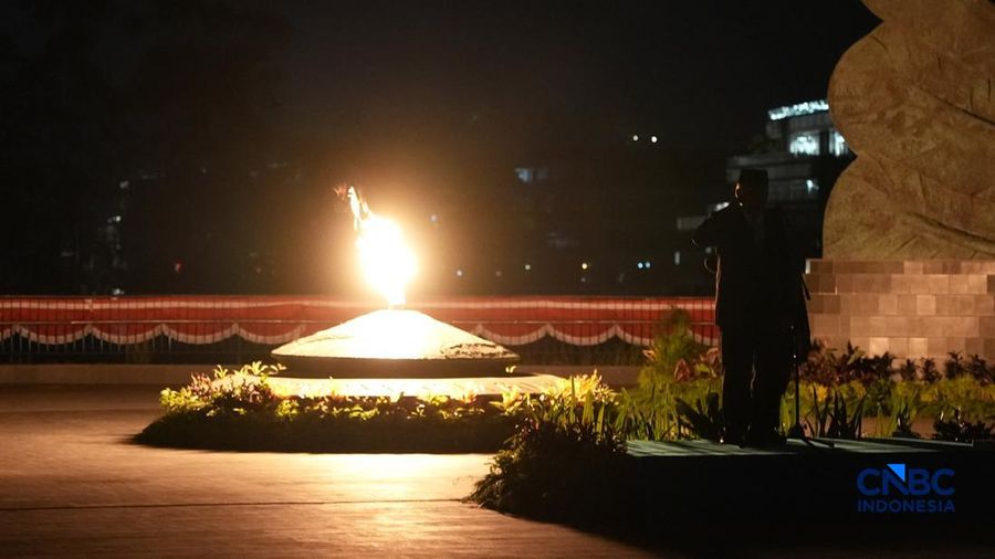 Dalam rangka memperingati Hari Ulang Tahun ke-80 Kemerdekaan Republik Indonesia, Kepala Otorita Ibu Kota Nusantara (IKN), Basuki Hadimuljono, memimpin Apel Kehormatan dan Renungan Suci di Taman Kusuma Bangsa, Kawasan Inti Pusat Pemerintahan (KIPP) IKN, Penajam Paser, Kalimantan Timur, Sabtu (16/08/2026) malam.