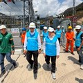 Direktur Utama PLN Darmawan Prasodjo terjun langsung ke lapangan untuk memastikan percepatan pemulihan kelistrikan di wilayah terdampak Gempa Flores berjalan optimal.