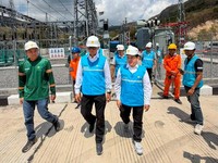 Direktur Utama PLN Darmawan Prasodjo terjun langsung ke lapangan untuk memastikan percepatan pemulihan kelistrikan di wilayah terdampak Gempa Flores berjalan optimal.