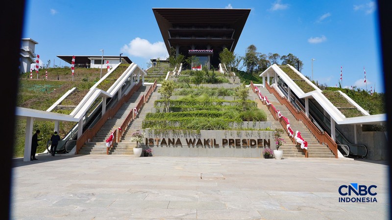 Istana Wakil Presiden di Ibu Kota Nusantara (IKN), Kalimantan Timur, untuk pertama kalinya dibuka bagi kunjungan masyarakat umum. Pembukaan tersebut dilakukan dalam momentum peringatan HUT ke-81 Kemerdekaan Republik Indonesia, Sabtu (15/8/2026). (CNBC Indonesia/Tias Budiarto)