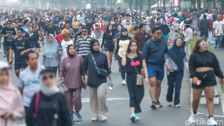 Jelang HUT RI ke-81, CFD Jakarta Dipadati Ribuan Warga