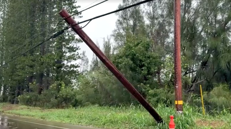 Hawaii mengalami pemadaman pada tengah hari Minggu (16 Agustus) setelah Badai Lala melintasi wilayah Big Island sebelum kekuatannya menurun menjadi badai tropis. (REUTERS)