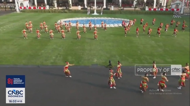 Video: Pertunjukan Seni di Upacara Penurunan Bendera Sang Merah Putih
