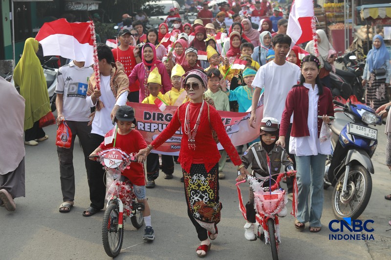 Karnaval kemerdekaan di kawasan RW 05 Inkopad Tajur Halang, Bogor, Jawa Barat, Minggu (16/8/2026) kemarin. (CNBC Indonesia/Muhammad Sabki)