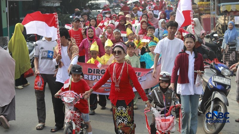 Karnaval kemerdekaan di kawasan RW 05 Inkopad Tajur Halang, Bogor, Jawa Barat, Minggu (16/8/2026) kemarin. (CNBC Indonesia/Muhammad Sabki)