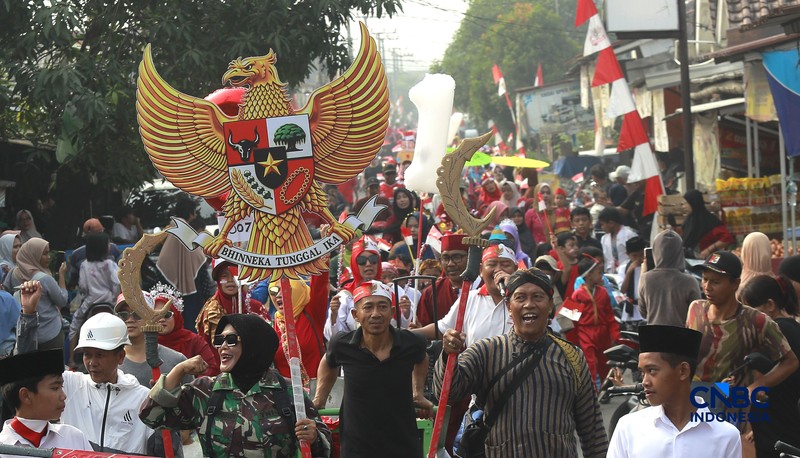 Karnaval kemerdekaan di kawasan RW 05 Inkopad Tajur Halang, Bogor, Jawa Barat, Minggu (16/8/2026) kemarin. (CNBC Indonesia/Muhammad Sabki)