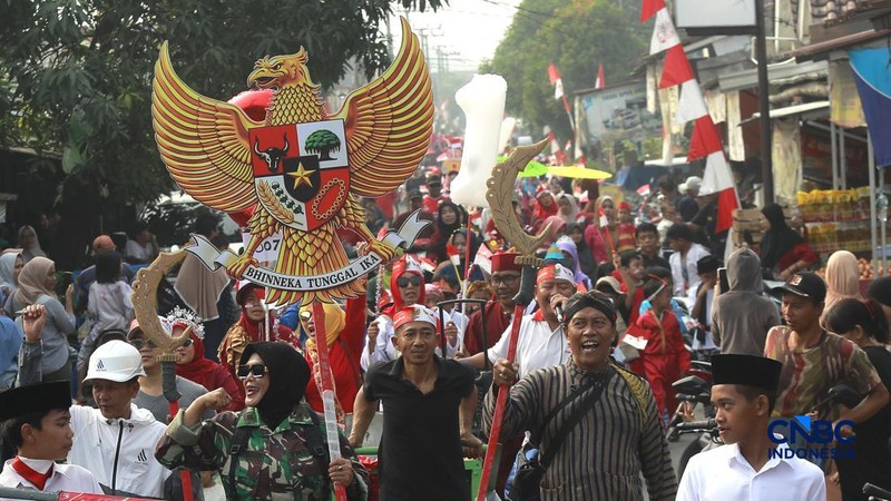 Karnaval kemerdekaan di kawasan RW 05 Inkopad Tajur Halang, Bogor, Jawa Barat, Minggu (16/8/2026) kemarin. (CNBC Indonesia/Muhammad Sabki)