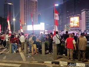 Antusias Warga Jaktim Saksikan Malam Merdeka di HI, Datang Sejak Sore