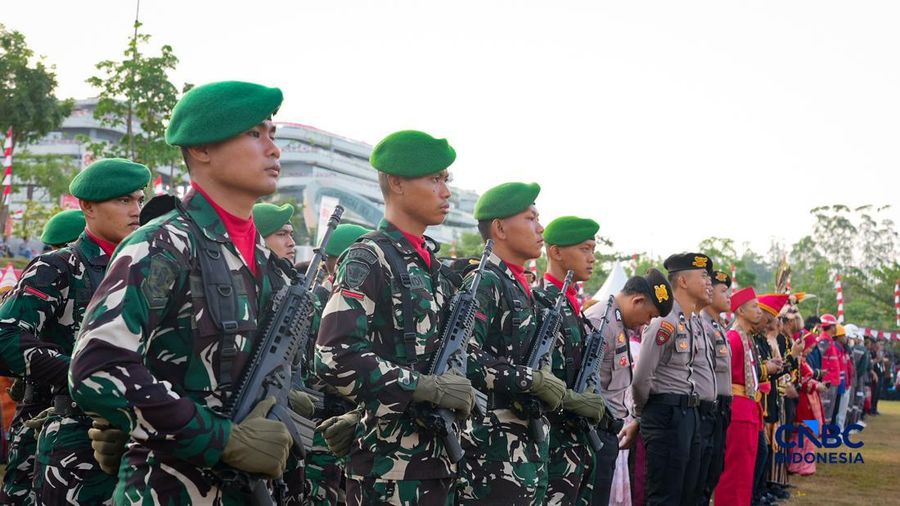 Kepala Otorita Ibu Kota Nusantara (OIKN) Basuki Hadimuljono kembali memimpin upacara HUT ke-81 Kemerdekaan RI di Plaza Seremoni IKN, Penajam Paser Utara, Kalimantan Timur, Senin (17/8/2026).