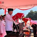 Menteri Pekerjaan Umum (PU) Dody Hanggodo menjadi inspektur Upacara Peringatan HUT ke-81 Kemerdekaan Republik Indonesia di Stadion Marilonga, Kabupaten Ende, NTT, Senin (17/8/2026).  (Dok. Kementerian PU)