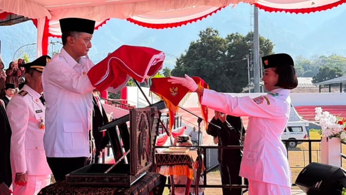 Tinjau Kawasan Gempa NTT, Menteri PU Dody Pimpin Upacara di Ende