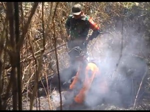 Tebing Terjal Tak Halangi Operasi Mitigasi Karhutla Susulan di Bromo