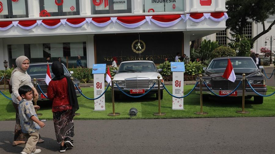Pameran mobil dinas berhistoris mantan Presiden Republik Indonesia digelar di Kompleks Istana Kepresidenan, Jakarta, dalam rangka memperingati HUT ke-81 Kemerdekaan RI pada Agustus 2026, Jakarta, Senin (17/8/2026).  (CNBC Indonesia/Muhammad Sabki)