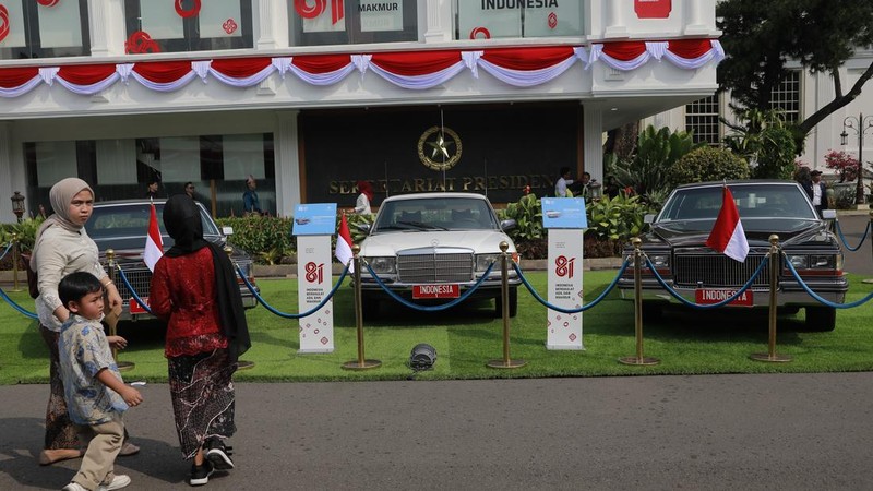 Pameran mobil dinas bersejarah mantan Presiden Republik Indonesia digelar di Kompleks Istana Kepresidenan, Jakarta, dalam rangka memperingati HUT ke-81 Kemerdekaan RI pada Agustus 2026, Jakarta, Senin (17/8/2026).  (CNBC Indonesia/Muhammad Sabki)