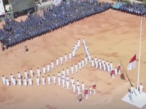 Detik-Detik Paskibra Toraja Bentuk Formasi Rumah Adat Tongkonan di HUT RI
