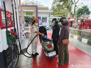 Hafal Teks Proklamasi di SPBU Jembrana Dapat Pertamax Gratis