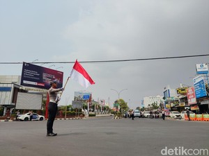 Saat Sirene Berbunyi, Simpang Gunungsari Cirebon Mendadak Hening