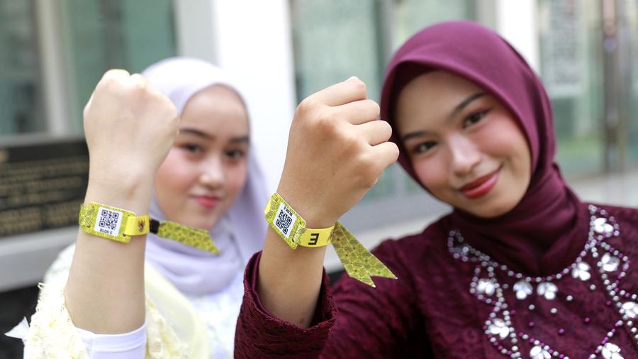 Peringatan HUT ke-81 Kemerdekaan Republik Indonesia di Istana Kepresidenan, Jakarta, Senin (17/8/2026), menghadirkan sejumlah momen spesial bagi para tamu undangan dan peserta upacara. Salah satunya melalui pemberian goodie bag atau souvenir khas kemerdekaan yang dibagikan kepada masyarakat yang mengikuti upacara. (CNBC Indonesia/Muhammad Sabki)