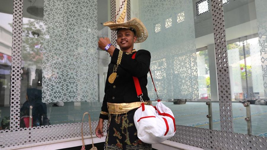 Peringatan HUT ke-81 Kemerdekaan Republik Indonesia di Istana Kepresidenan, Jakarta, Senin (17/8/2026), menghadirkan sejumlah momen spesial bagi para tamu undangan dan peserta upacara. Salah satunya melalui pemberian goodie bag atau souvenir khas kemerdekaan yang dibagikan kepada masyarakat yang mengikuti upacara. (CNBC Indonesia/Muhammad Sabki)