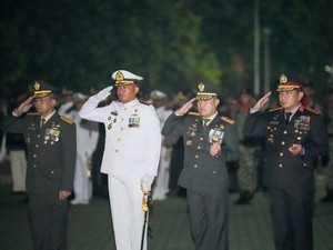 Momen Khidmat TNI-Polda Riau di Malam Renungan Suci Sambut HUT ke-81 RI