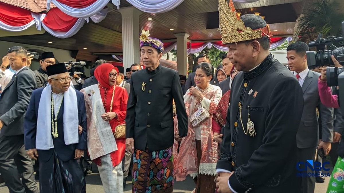 Jokowi Hadiri Upacara HUT ke-81 RI di Istana, Disambut JK-Ma'ruf Amin