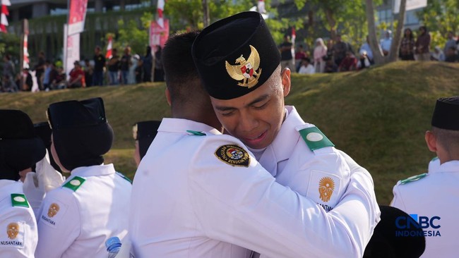 Potret Haru Paskibraka IKN Usai Kibarkan Sang Merah Putih, Curhat Ini