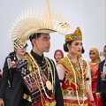 Wakil Presiden (Wapres) Gibran Rakabuming dan Ibu Selvi Gibran Rakabuming menghadiri Upacara Peringatan Detik-Detik Proklamasi di halaman Istana Merdeka, Jakarta, pada Senin (17/08/2026). Didampingi kedua putra-putrinya, Wapres dan Ibu Selvi nampak m