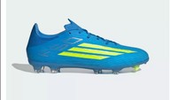 Sering Ganti Lapangan Rumput dan Sintetis? Sepatu Bola Ini Diklaim Bisa Dua-duanya 