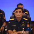 Direktur Jenderal Bea dan Cukai, Djaka Budhi Utama saat menghadiri konferensi pers Penindakan Ekspor 22 Kg Emas Batangan di Kantor Pusat Bea Cukai, Jakarta, Selasa (18/8/2026). (CNBC Indonesia/Faisal Rahman)