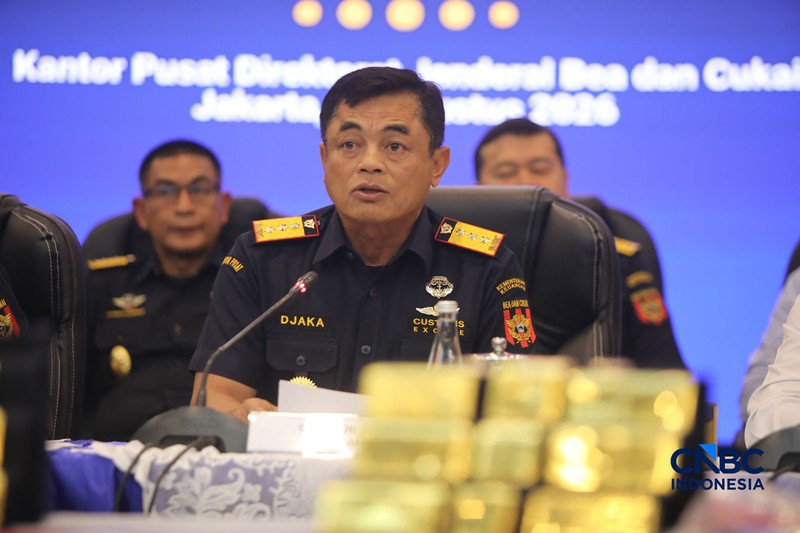 Barang bukti emas hasil penindakan ekspor di Terminal 3 Bandara Soekarno-Hatta diampilkan saat konferensi pers Penindakan Ekspor 22 Kg Emas Batangan di Kantor Pusat Bea Cukai, Jakarta, Selasa (18/8/2026). (CNBC Indonesia/Faisal Rahman)