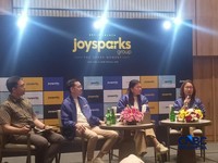Finance Director Joysparks Group Dedi Wongso (dua dari kiri) dan Direktur Supermarket PT Star Maju Sentosa Meshvara Kanjaya (tiga dari kiri) dalam konferensi pers di Serpong, Selasa (18/8/2026). (CNBC Indonesia/Ferry Sandi)