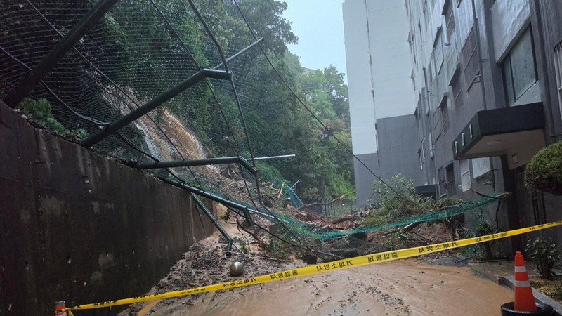 Hujan ekstrem mengguyur wilayah selatan Korea Selatan dengan curah hampir 1 meter sejak Sabtu (16/8/2026). (via REUTERS/YONHAP NEWS AGENCY)