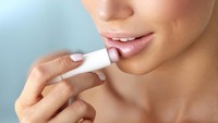 Bingung Pilih Lip Balm Tinted yang Mana? Cocokkan Sama Warna dan Aroma yang Kamu Suka