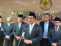 Menteri Pertanian sekaligus Kepala Bapanas Amran Sulaiman saat konferensi pers di Auditorium Kementan, Jakarta, Selasa (18/8/2026). (CNBC Indonesia/Martyasari Rizky)