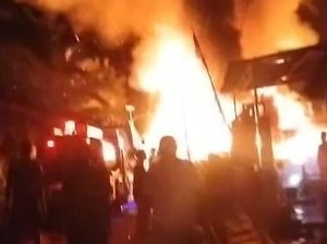 Rumah Kayu di Kobar Hangus Terbakar Saat Pemilik Pergi Pengajian