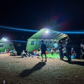 Suasana posko pengungsian warga di Lapangan Berdikari Mbay, Kabupaten Nagekeo, Nusa Tenggara Timur, Senin (17/8) malam. (PT. PLN Persero)