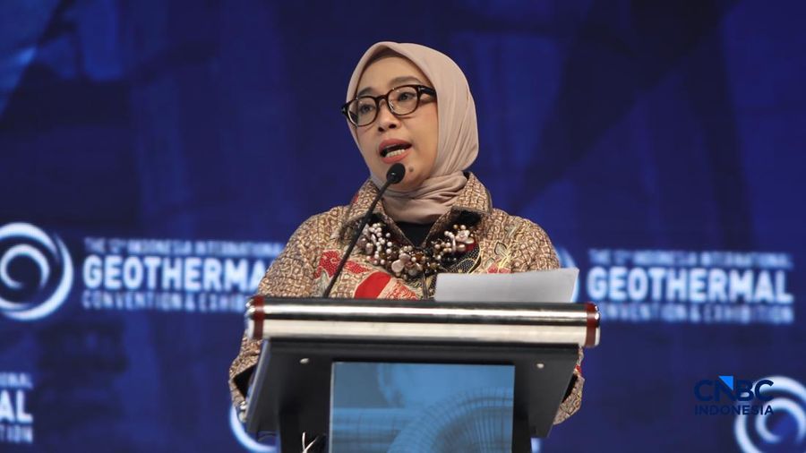Direktur Jenderal Energi Baru, Terbarukan, dan Konservasi Energi (EBTKE), Eniya Listiani Dewi menyampaikan laporan dalam acara The 12th Indonesia International Geothermal Convention & Exhibition 2026 di Jakarta International Convention Center (JICC),