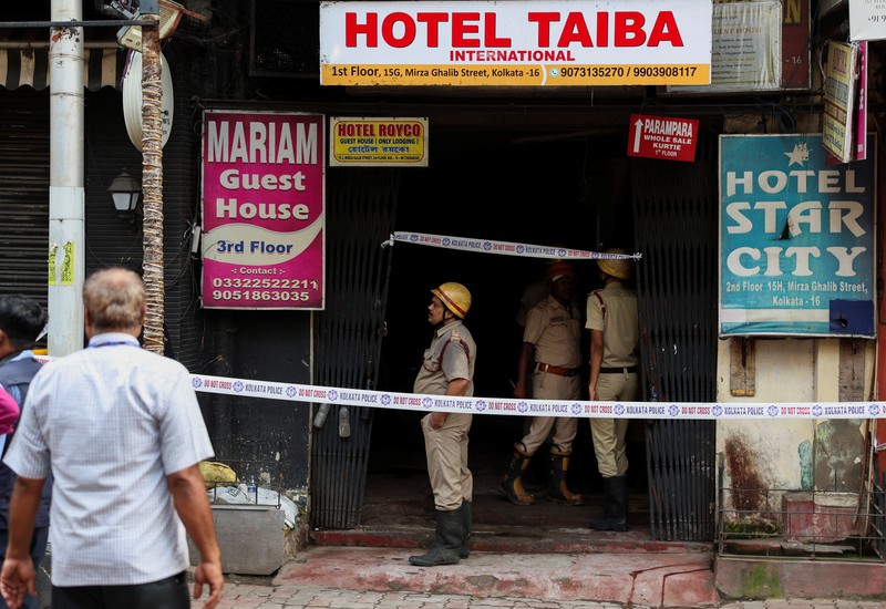 Kebakaran melanda sebuah hotel di Kolkata, India, Rabu (19/8/2026), menewaskan sedikitnya sembilan orang dan melukai enam lainnya di ibu kota negara bagian Benggala Barat, India. (REUTERS/Sahiba Chawdhary)
