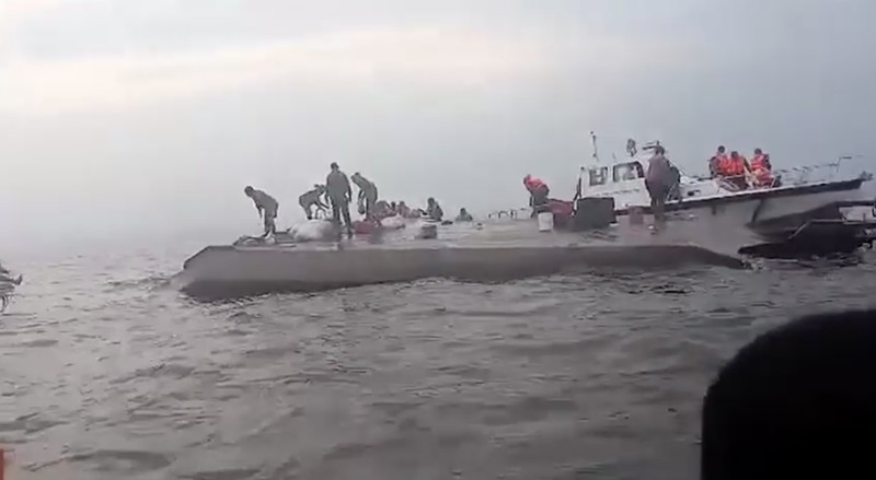 SENSITIVE MATERIAL. THIS IMAGE MAY OFFEND OR DISTURB Rescue and recovery personnel work along the shoreline of Lake Kariba during an operation to recover victims from a Rural Infrastructure Development Agency (RIDA) passenger ferry that capsized near Kariba, Zimbabwe, August 17, 2026. Zimbabwe police said the death toll from the August 11 accident had risen as authorities continued search efforts. BEST QUALITY AVAILABLE. REUTERS/Bright Charakupa