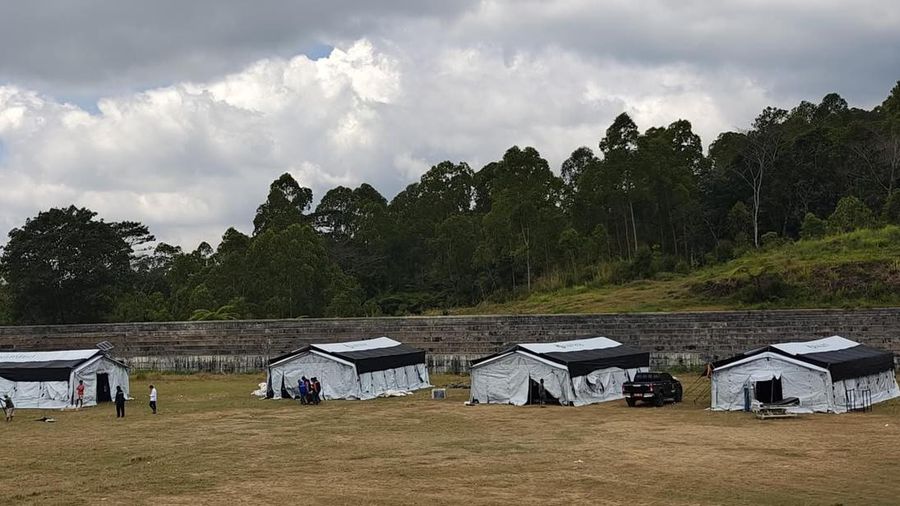 Kemenkes mempercepat pembangunan rumah sakit lapangan di Kabupaten Manggarai usai terdampak gempa NTT. (Dok. Kemenkes)