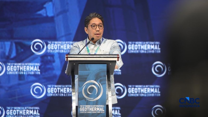 Ketua Umum Asosiasi Panas Bumi Indonesia, Julfi Hadi menyampaikan sambutan dalam acara The 12th Indonesia International Geothermal Convention & Exhibition 2026 di Jakarta International Convention Center (JICC), Senayan, Jakarta, Rabu (19/8/2026). (CN
