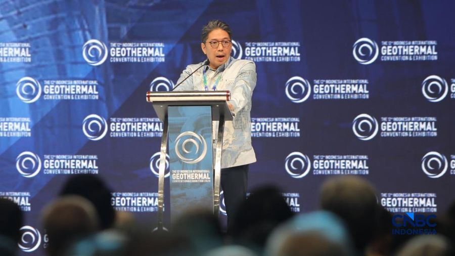 Ketua Umum Asosiasi Panas Bumi Indonesia, Julfi Hadi menyampaikan sambutan dalam acara The 12th Indonesia International Geothermal Convention & Exhibition 2026 di Jakarta International Convention Center (JICC), Senayan, Jakarta, Rabu (19/8/2026). (CN
