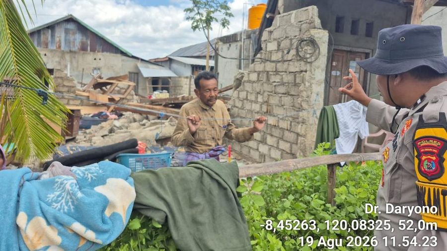 Kondisi rumah warga setelah gempa di Desa Golo Sepang, Kec. Sepang, Manggarai Barat sekitar 100 rumah rusak terdampak Gempa Flores M7,7 pada 15 Agustus 2026. (Tangkapan layar X Daryono)