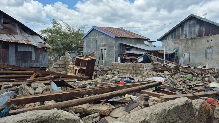 Kondisi rumah warga setelah gempa di Desa Golo Sepang, Kec. Sepang, Manggarai Barat sekitar 100 rumah rusak terdampak Gempa Flores M7,7 pada 15 Agustus 2026. (Tangkapan layar X Daryono)