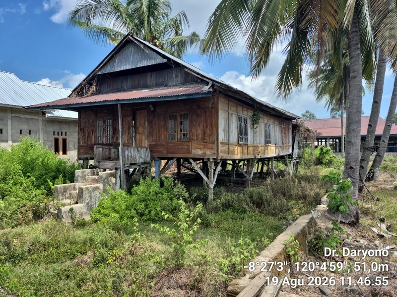 Kondisi rumah warga setelah gempa di Desa Golo Sepang, Kec. Sepang, Manggarai Barat sekitar 100 rumah rusak terdampak Gempa Flores M7,7 pada 15 Agustus 2026. (Tangkapan layar X Daryono)