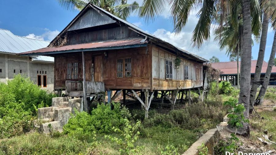 Kondisi rumah warga setelah gempa di Desa Golo Sepang, Kec. Sepang, Manggarai Barat sekitar 100 rumah rusak terdampak Gempa Flores M7,7 pada 15 Agustus 2026. (Tangkapan layar X Daryono)