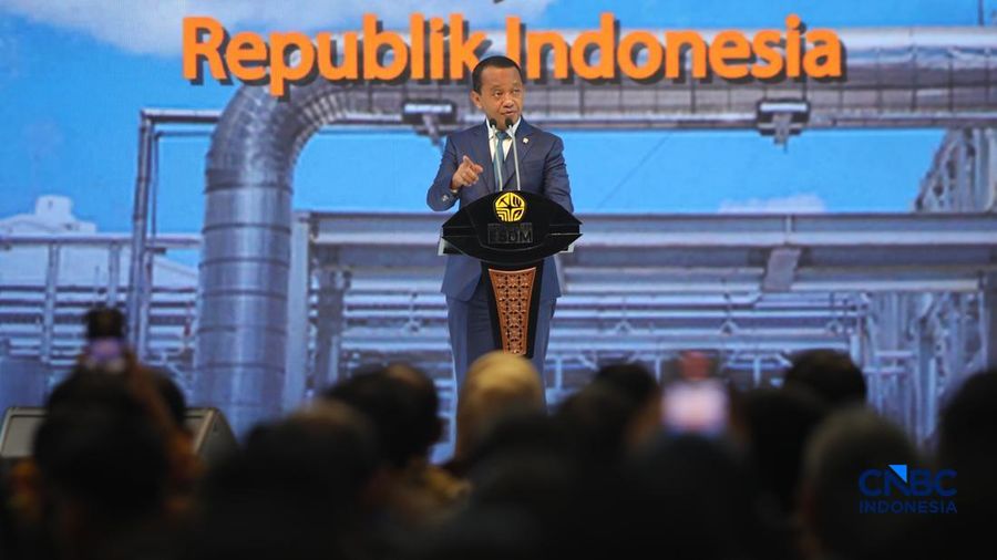 Menteri ESDM, Bahlil Lahadalia menyampaikan laporan dalam acara The 12th Indonesia International Geothermal Convention & Exhibition 2026 di Jakarta International Convention Center (JICC), Senayan, Jakarta, Rabu (19/8/2026). (CNBC Indonesia/Faisal Rah
