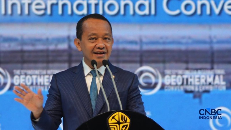 Menteri ESDM, Bahlil Lahadalia menyampaikan laporan dalam acara The 12th Indonesia International Geothermal Convention & Exhibition 2026 di Jakarta International Convention Center (JICC), Senayan, Jakarta, Rabu (19/8/2026). (CNBC Indonesia/Faisal Rah